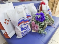 Подарок к Дню рождения Президента — доброе дело: участницы Женского движения «Единой России» Белоярского района поздравили будущих мам Подарок к Дню рождения Президента — доброе дело: участницы Женского движения «Единой России» Белоярского района поздравили будущих мам