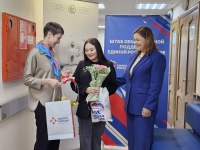 Подарок к Дню рождения Президента — доброе дело: участницы Женского движения «Единой России» Белоярского района поздравили будущих мам Подарок к Дню рождения Президента — доброе дело: участницы Женского движения «Единой России» Белоярского района поздравили будущих мам