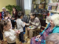 Продолжаются занятия творческого клуба-мастерской «ЯТворю» Продолжаются занятия творческого клуба-мастерской «ЯТворю»